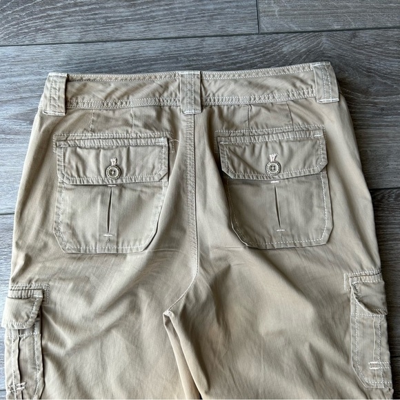 Eddie  Bauer Khaki Cargo Capri Pants - Picture 10 of 11